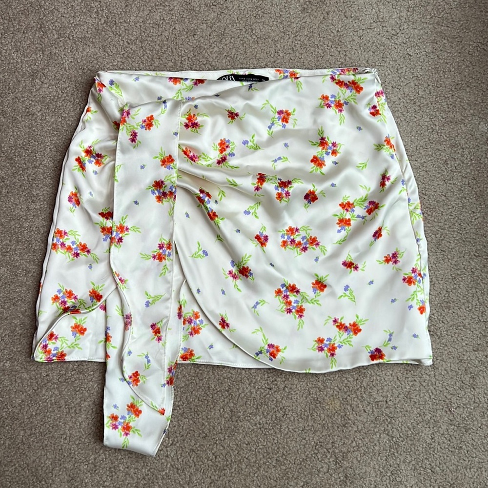zara tied floral mini skirt